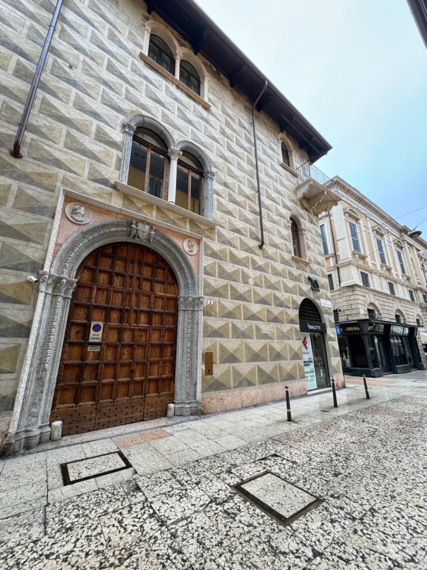 Palazzo Confalonieri Da Lisca Verona Luaran gambar