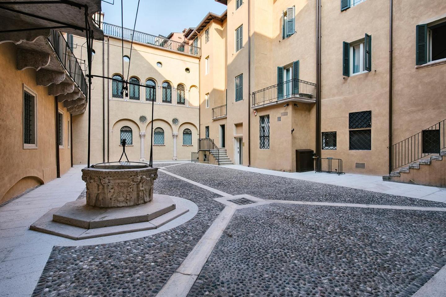 Palazzo Confalonieri Da Lisca Verona Luaran gambar