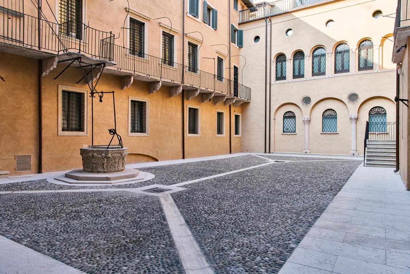 Palazzo Confalonieri Da Lisca Verona Luaran gambar