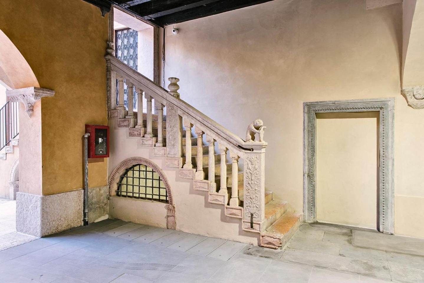 Palazzo Confalonieri Da Lisca Verona Luaran gambar