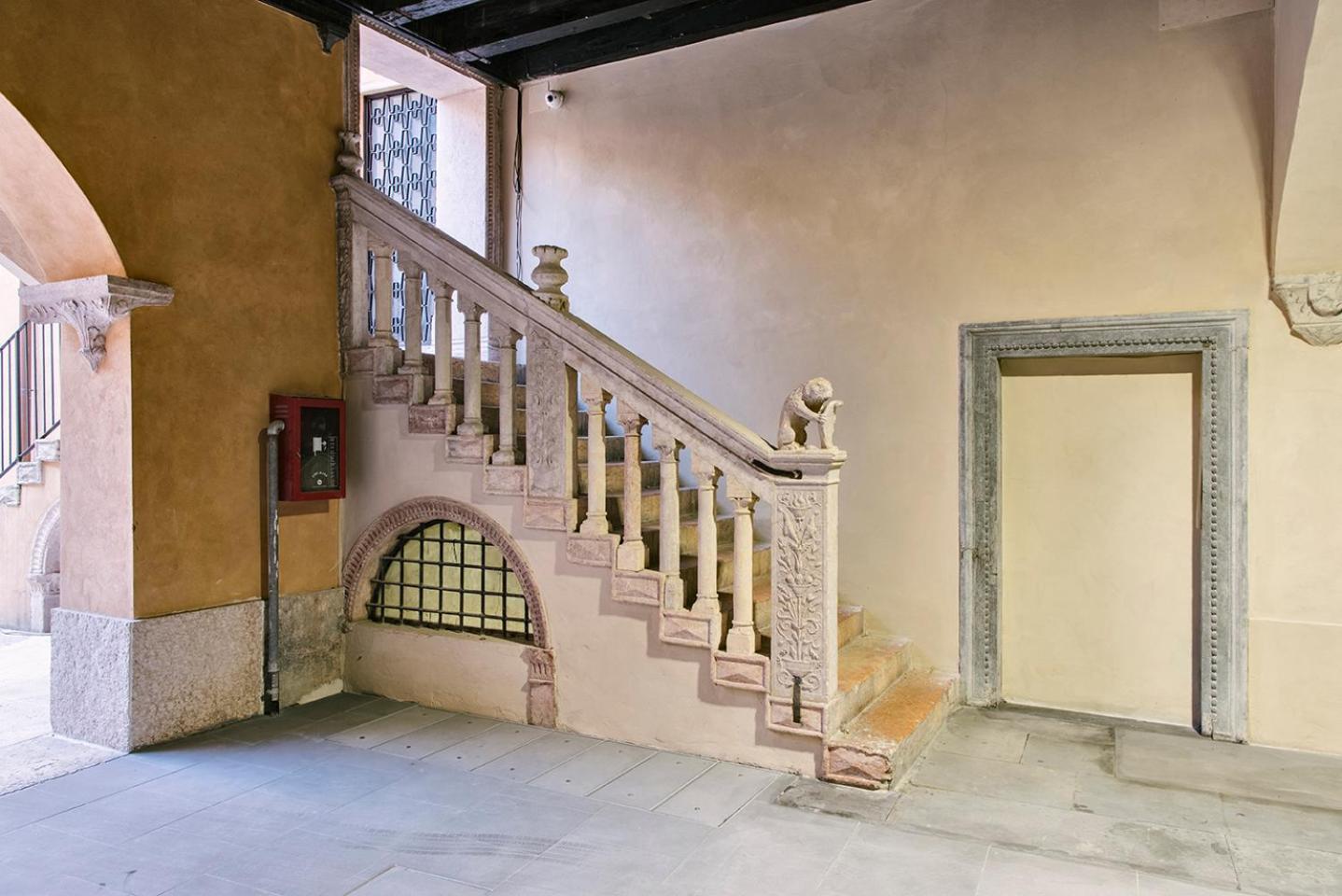 Palazzo Confalonieri Da Lisca Verona Luaran gambar