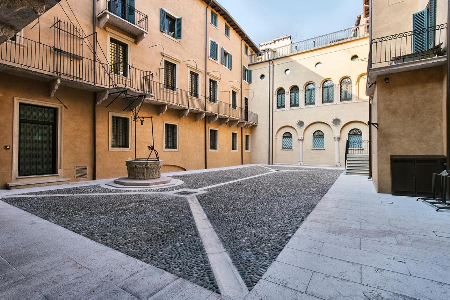 Palazzo Confalonieri Da Lisca Verona Luaran gambar