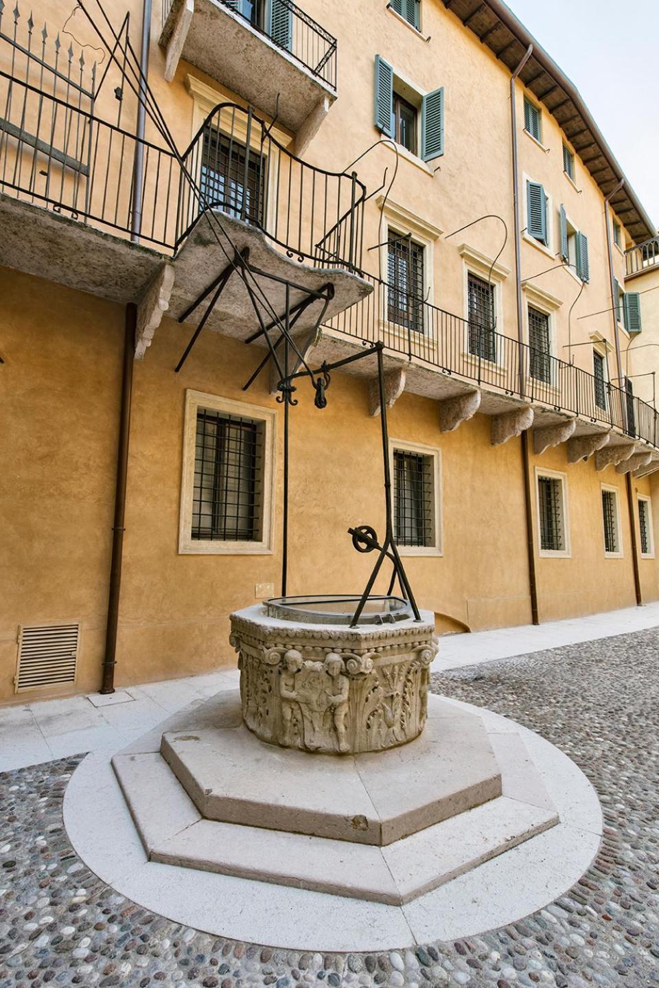 Palazzo Confalonieri Da Lisca Verona Luaran gambar